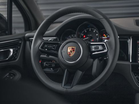 New 2025 Porsche Macan image 37