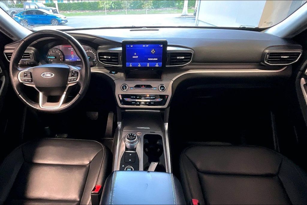 Used 2024 Ford Explorer XLT AWD/4WD image 6