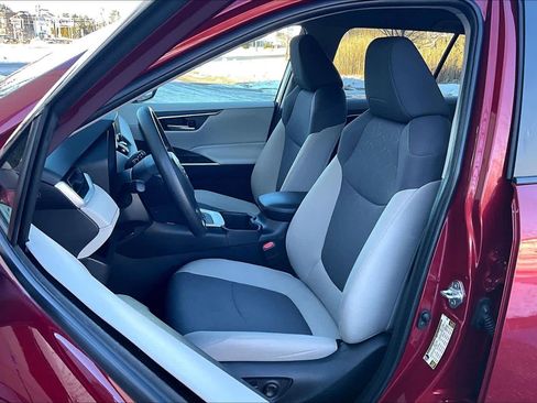 Used 2025 Toyota RAV4 XLE image 8