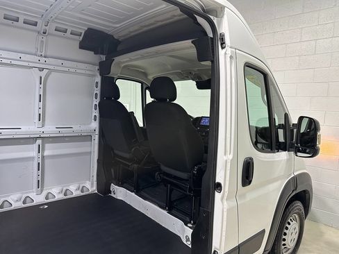 Used 2025 RAM ProMaster 2500 w/ Convenience Group FWD image 10