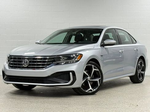 Used 2020 Volkswagen Passat 2.0T R-Line image 2