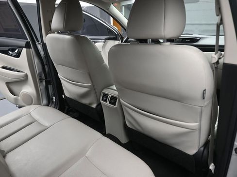 Used 2018 Nissan Rogue Sport SL AWD/4WD image 16