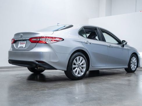 Used 2019 Toyota Camry LE FWD image 9