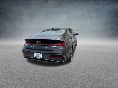 Used 2025 Hyundai Elantra Sport FWD image 22