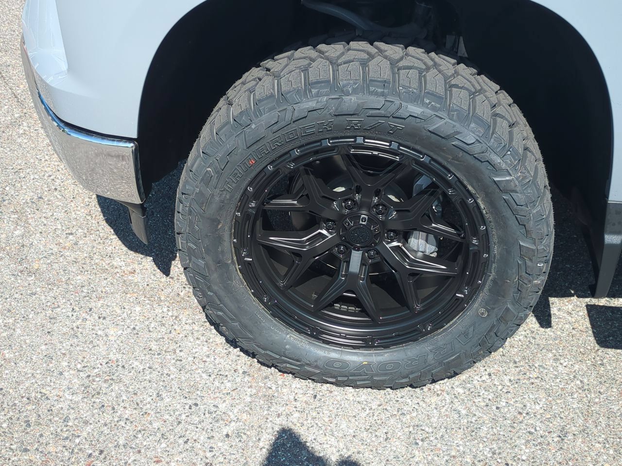 Used 2024 Chevrolet Silverado 1500 LT AWD/4WD image 32