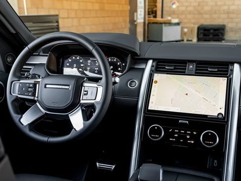 New 2026 Land Rover Discovery Limited Edition AWD/4WD image 23