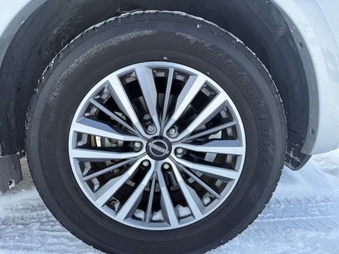 Used 2024 Nissan Armada SL w/ Captain's Chairs Package image 17