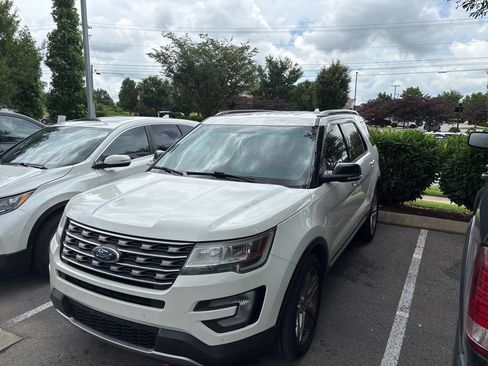 Used 2016 Ford Explorer XLT w/ Equipment Group 202A FWD image 33