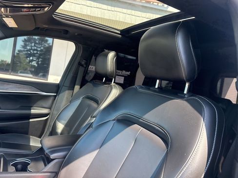 Used 2024 Jeep Grand Cherokee Limited w/ Black Appearance Package image 3