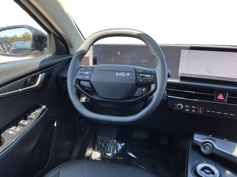 Used 2025 Kia EV6 Light RWD image 11