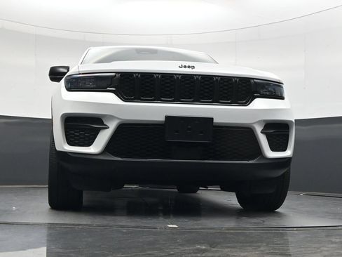 Used 2023 Jeep Grand Cherokee Altitude AWD/4WD image 42