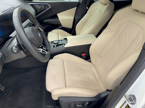 Certified 2025 BMW X3 xDrive30i w/ Premium Package AWD/4WD image 5