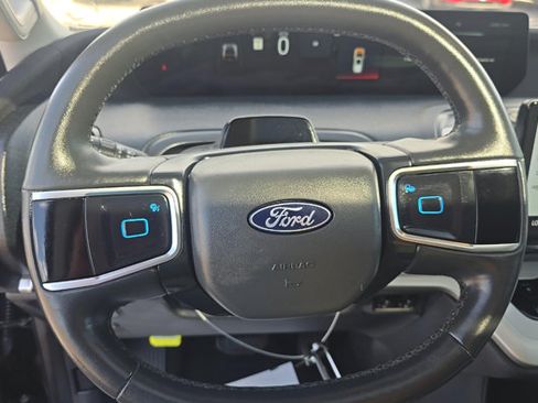 Used 2025 Ford Expedition Active AWD/4WD image 12