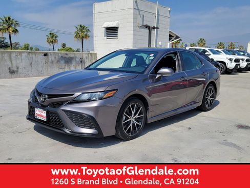 Certified 2023 Toyota Camry SE image 1