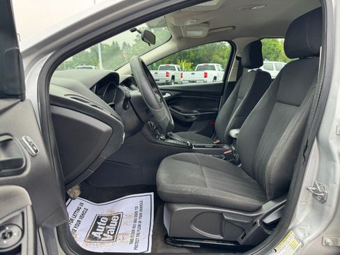 Used 2018 Ford Focus SE FWD image 13
