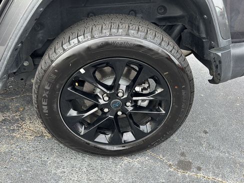 Used 2025 Jeep Wrangler Sahara image 29