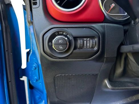 Used 2021 Jeep Gladiator Rubicon AWD/4WD image 19