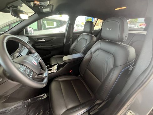 Used 2025 Buick Envista Sport Touring image 36