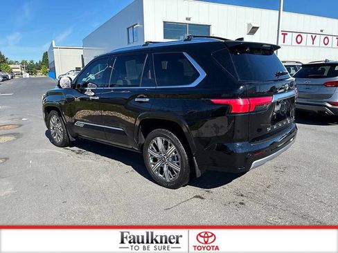 Used 2025 Toyota Sequoia Capstone AWD/4WD image 12