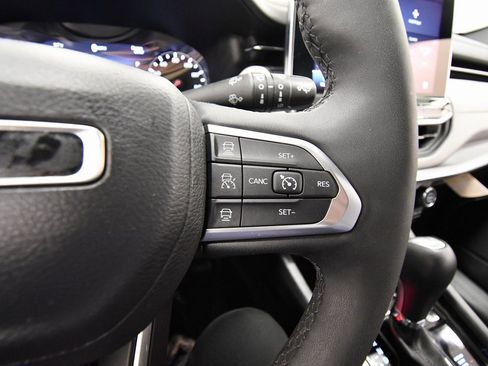 Used 2023 Jeep Compass Limited image 21