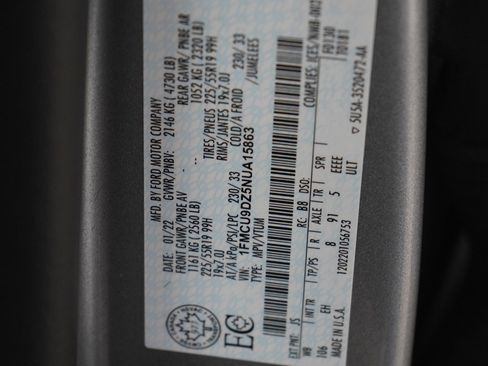 Used 2022 Ford Escape Titanium image 28