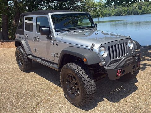Used 2017 Jeep Wrangler Unlimited Sport w/ Quick Order Package 24S AWD/4WD image 2
