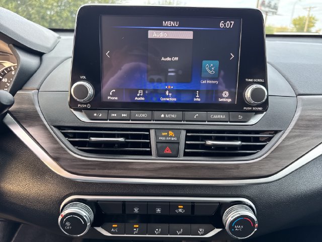 Used 2025 Nissan Altima 2.5 SV FWD image 19