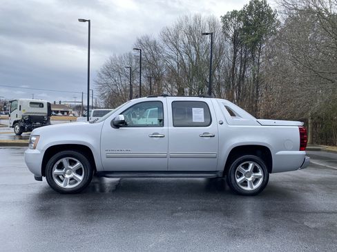 Used 2013 Chevrolet Avalanche LT w/ All-Star Edition image 6