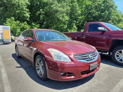 Used 2011 Nissan Altima 3.5 SR w/ 3.5SR Premium Pkg FWD image 5