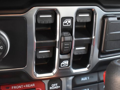 Used 2024 Jeep Wrangler Rubicon image 7