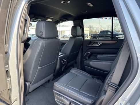 Used 2025 GMC Yukon Denali AWD/4WD image 25