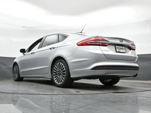 Used 2018 Ford Fusion SE w/ Fusion SE Technology Package FWD image 36
