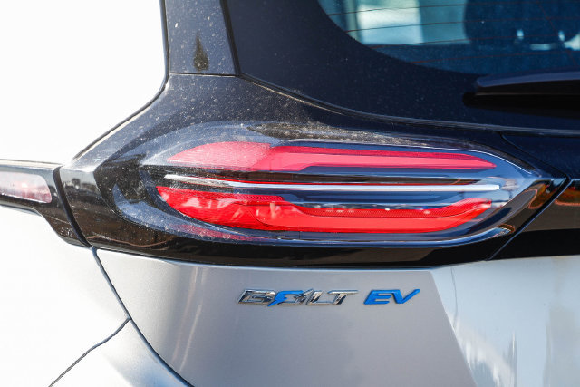 Used 2023 Chevrolet Bolt LT w/ Infotainment Package FWD image 10