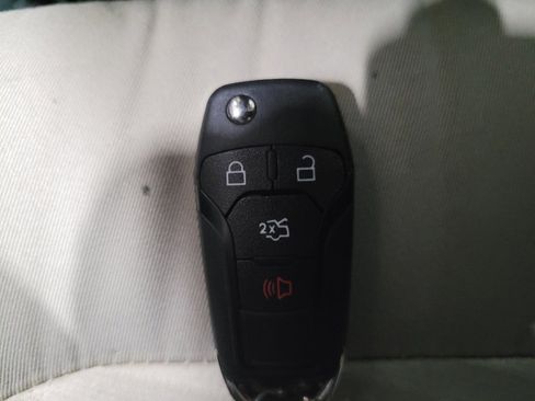 Used 2016 Ford Fusion SE image 32