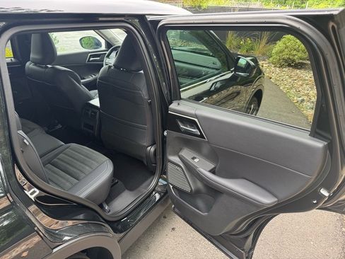 New 2025 Mitsubishi Outlander SE image 13