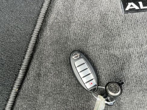 Used 2025 Nissan Altima 2.5 SV FWD image 25
