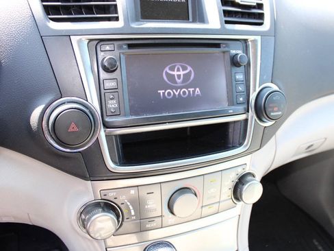 Used 2013 Toyota Highlander Plus AWD/4WD image 15