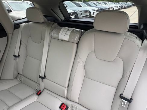 New 2026 Volvo XC60 B5 Ultra w/ Protection Package Premier AWD/4WD image 24