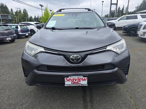 Used 2018 Toyota RAV4 LE w/ Carpet Mat Package AWD/4WD image 8
