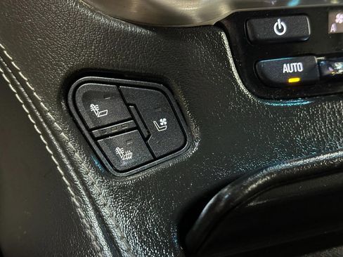 Used 2019 GMC Yukon Denali image 28