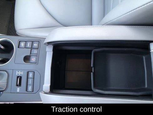 Used 2023 Toyota Highlander XLE image 20