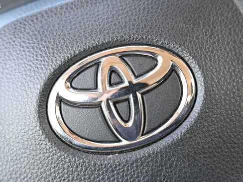 Used 2025 Toyota Corolla LE FWD image 37