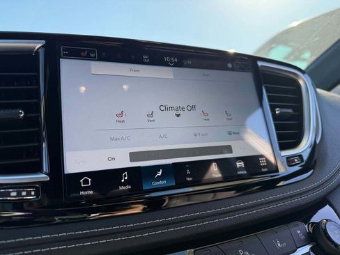 New 2026 Chrysler Pacifica Limited image 39