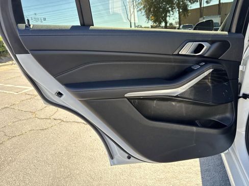 Used 2022 BMW X7 xDrive40i w/ Premium Package image 27
