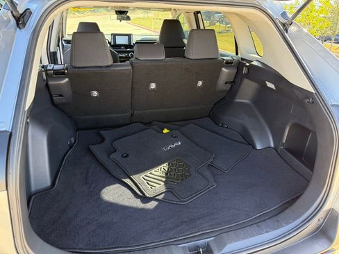 Used 2021 Toyota RAV4 LE image 25