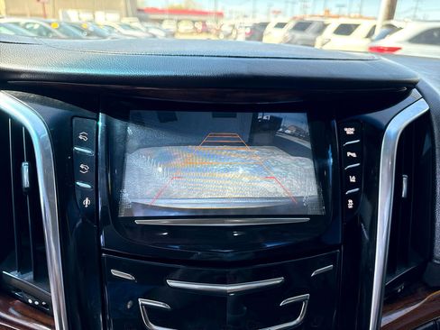 Used 2015 Cadillac Escalade Luxury image 26