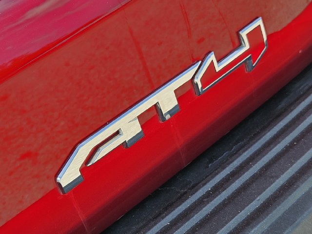 Used 2024 GMC Yukon AT4 w/ AT4 Premium Package AWD/4WD image 8
