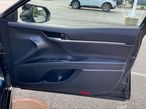 Used 2020 Toyota Camry SE FWD image 12