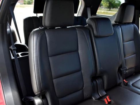 Used 2015 Ford Explorer XLT w/ Equipment Group 202A image 23