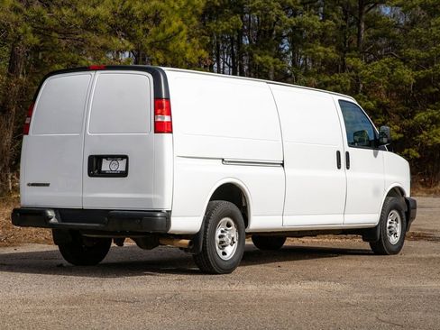 Used 2020 Chevrolet Express 3500 Extended w/ Driver Convenience Package image 5